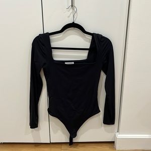 Aritzia Babaton long sleeve square neck bodysuit in black